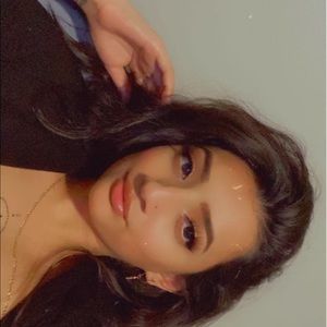 Meet your Posher, Estefania